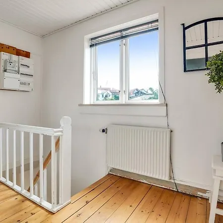 House By And Forest - 6 People Villa Middelfart