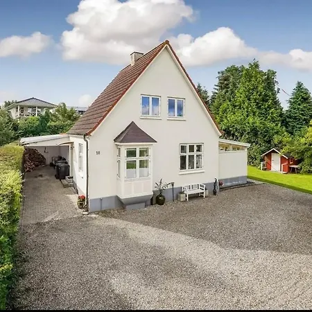 House By And Forest - 6 People *