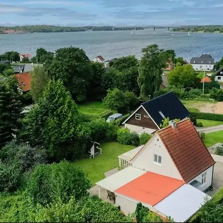 House By And Forest - 6 People Middelfart